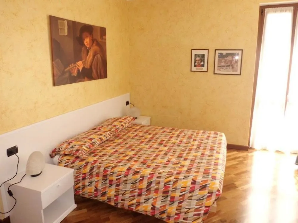 B&B-Foresteria Casa Della Musica Lake Como Mandello del Lario Bed & Breakfast